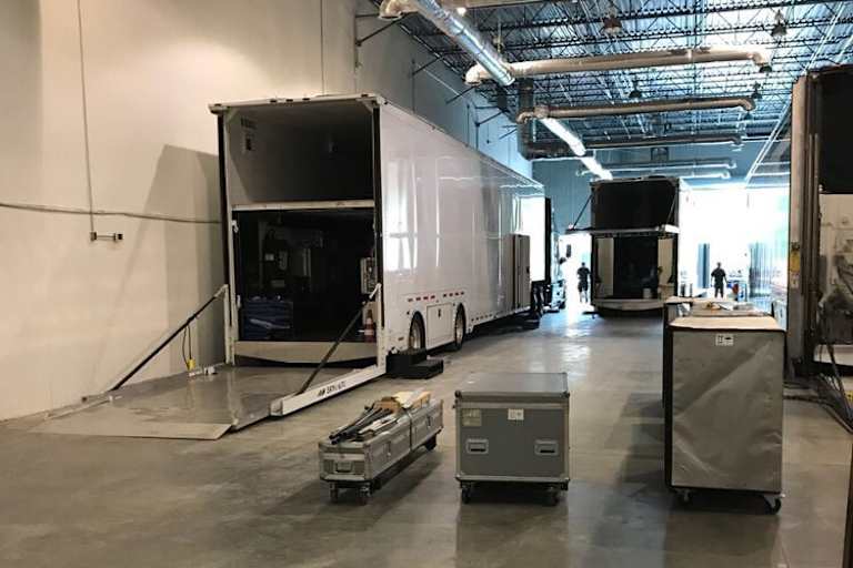 Das Ausladen der LKW im Joest-Workshop bei Atlanta