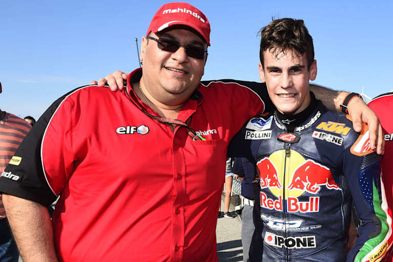 Mahindra-Rennchef Muffadal Choonia rechnet fix mit Stefano Manzi (rechts)