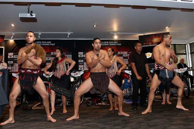 Die Maori stimmten uns auf den Kampf am Samstagabend ein