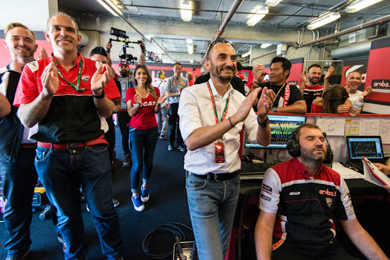 Ernesto Marinelli (li.) mit Claudio Domenicali (Mitte)