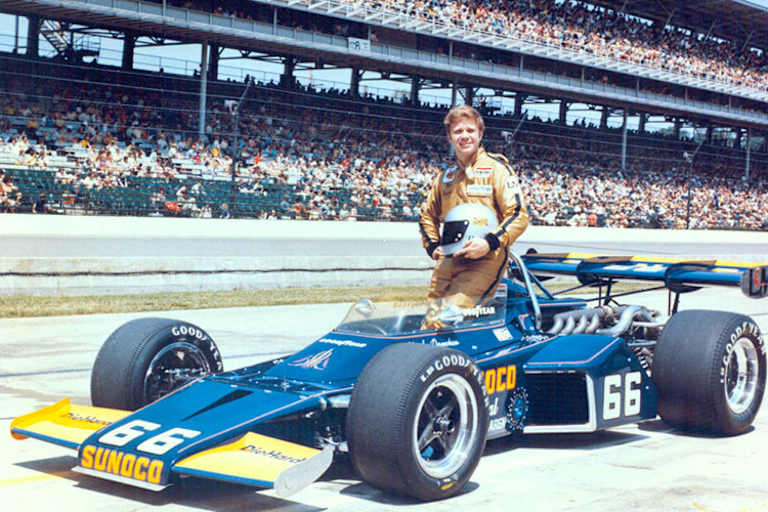 Mark Donohue mit seinem M16B, mit dem er 1972 den prestigeträchtigen Indy-500-Sieg holte