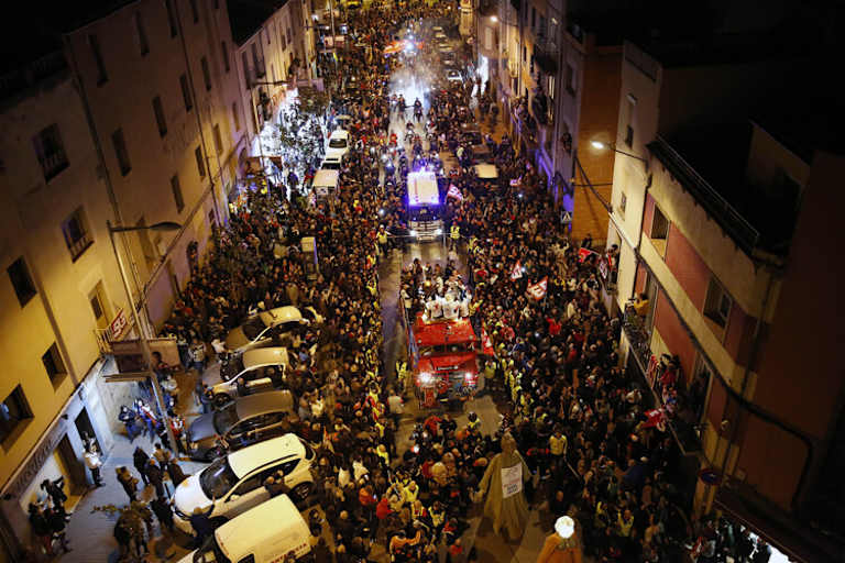 Die Straßen von Cervera waren von Menschenmassen überflutet