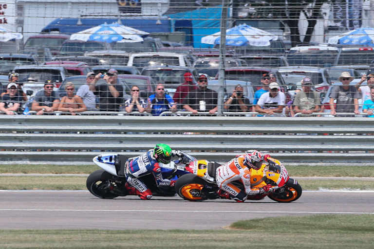Weltmeister Marc Márquez beim Indy-GP 2013 vor Jorge Lorenzo