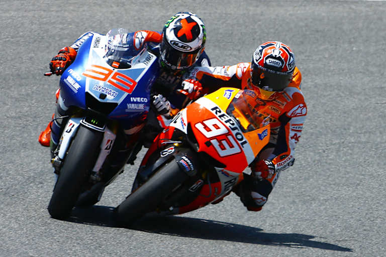 Jerez-GP 2013, letzte Runde, letzte Kurve: Márquez rempelt sich innen an Lorenzo vorbei