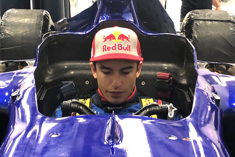 Motorrad-Star Marc Márquez bei der Sitzprobe