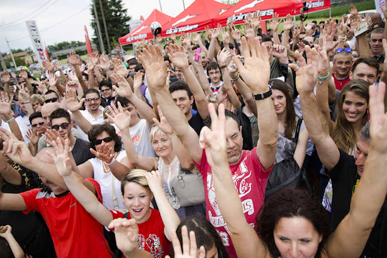 Über 1000 Fans erwarteten Márquez