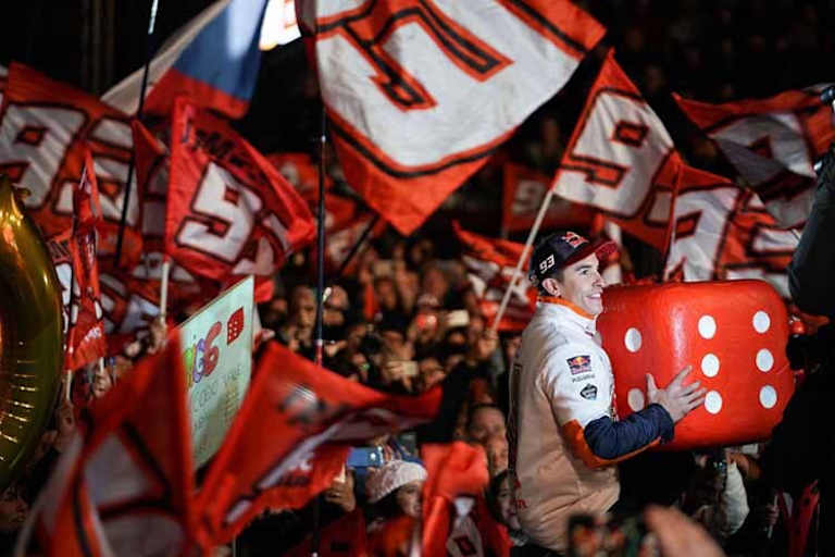 In seinem Heimatort bedanke sich Márquez für die Unterstützung seiner Fans