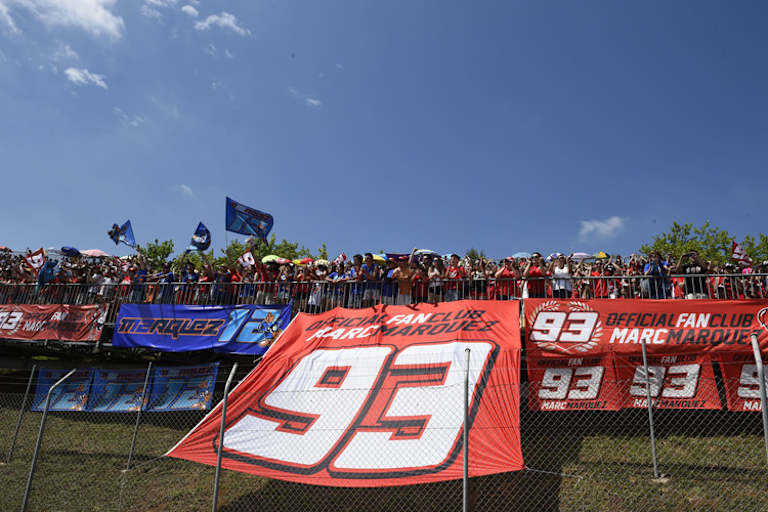 Die Stars wie Marc Márquez werden umjubelt und nützen ihre Macht aus