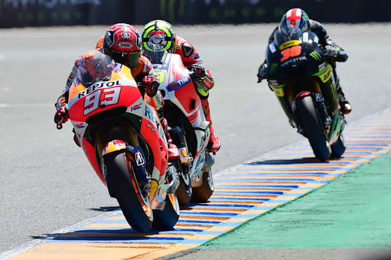 Le Mans: Der Fight von Marc Márquez (93) gegen Andrea Iannone (29) sorgte für Würze, dahinter Smith (38)