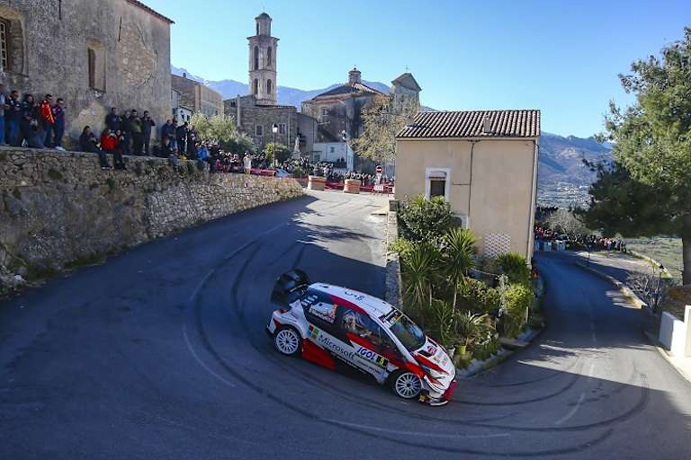 Kris Meeke kämpfte sich nach Pech auf P8