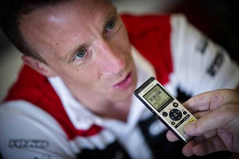 Kris Meeke hilft bei der Titelverteidigung