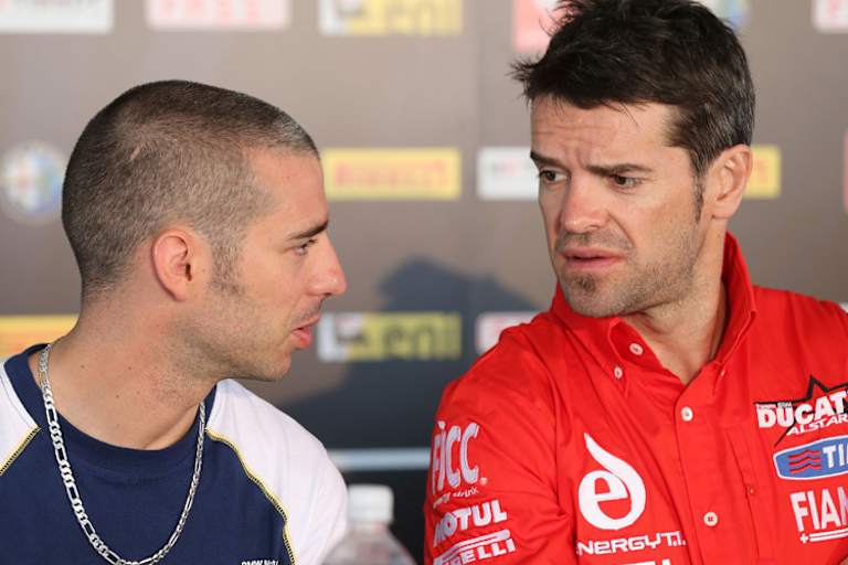 Phillip Island: Marco Melandri schoss Carlos Checa ab