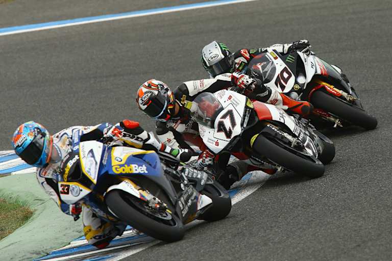 Max Neukirchner in Jerez im Sandwich von Marco Melandri und Broc Parkes