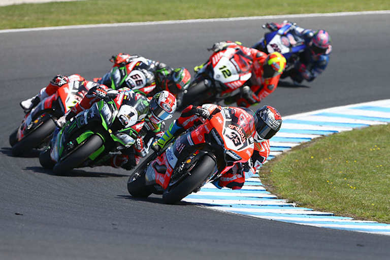 Bereits im ersten Superbike-Lauf nach seiner Rückkehr sammelte Melandri Führungskilometer