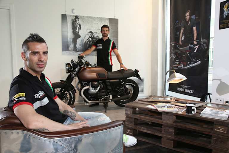 Die Aprilia-Werksfahrer Marco Melandri (li.) und Sylvain Guintoli