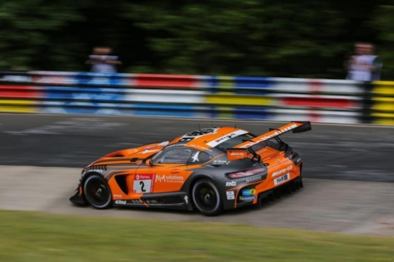 Nun auf Platz zwei bei den 24h am Nürburgring: Der Mercedes-AMG GT3 vom Mercedes-AMG Team Black Falcon #2