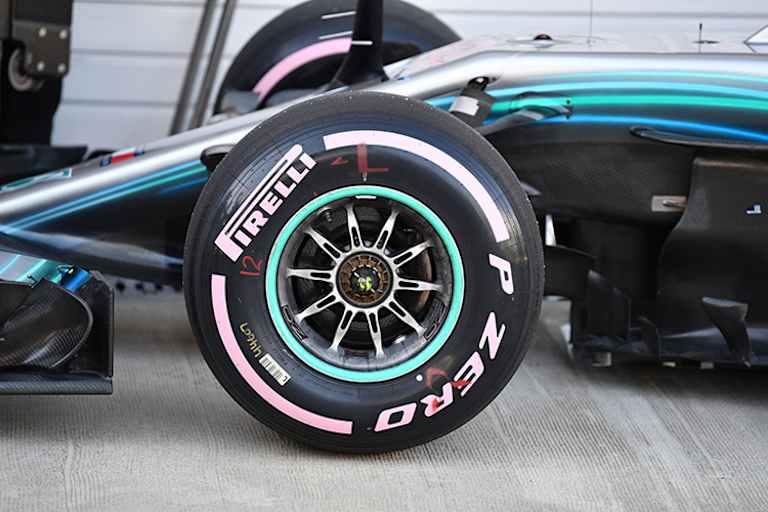 Vorderrad des Mercedes beim Russland-GP