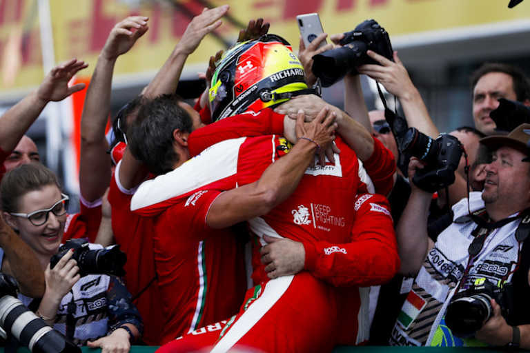  Der 20-jährige Formel-2-Rookie freute sich riesig über seinen Sieg  