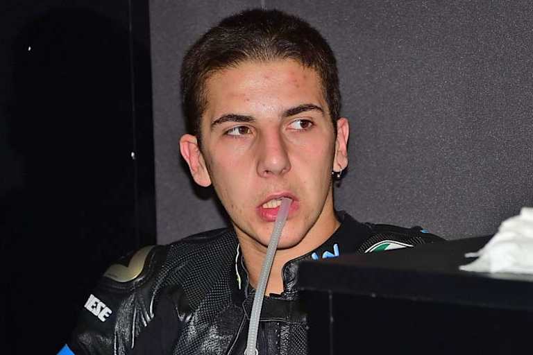 Migno in der Box des Rossi-Teams