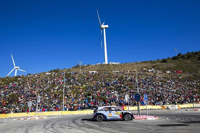 Andreas Mikkelsen gewann die erste Etappe