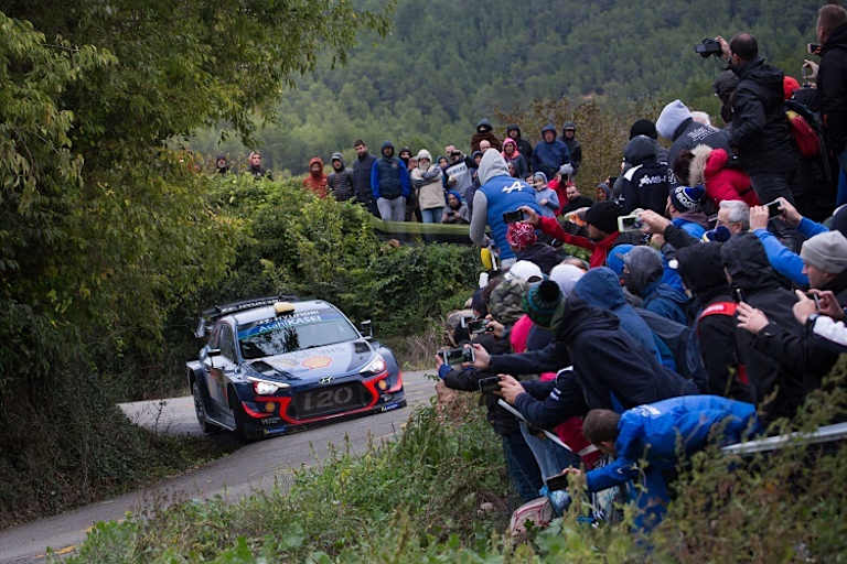 Spanier feuern Ansdreas Mikkelsen an