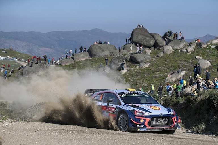 Andreas MNikkelsen warnt vor den Steinen auf Sardinien