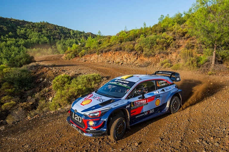 Andreas Mikkelsen mag die britische Rallye