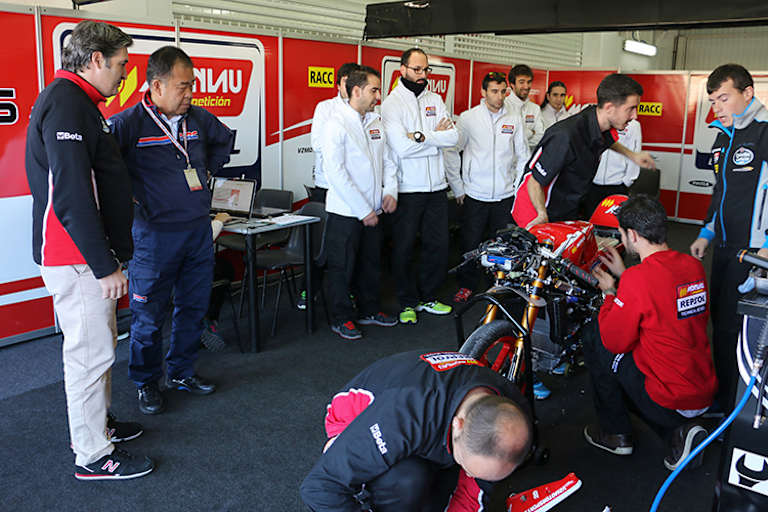 Auch HRC-Vizepräsident Shuhei Nakamoto verfolgte den Einsatz der Maschine in Valencia