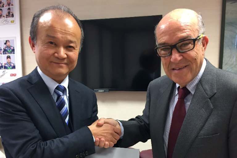 Susumu Yamashita, Präsident von «Mobilityland Corp.», mit Dorna-CEO Carmelo Ezpeleta