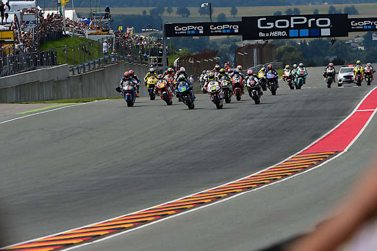 In der Moto2-Klasse sind mit Folger, Cortese und Schrötter drei deutsche Fahrer unterwegs