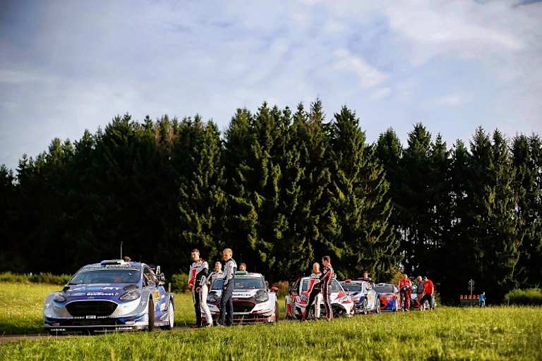 In Lauerstellung - Ott Tänak (vorne) und Elfyn Evans