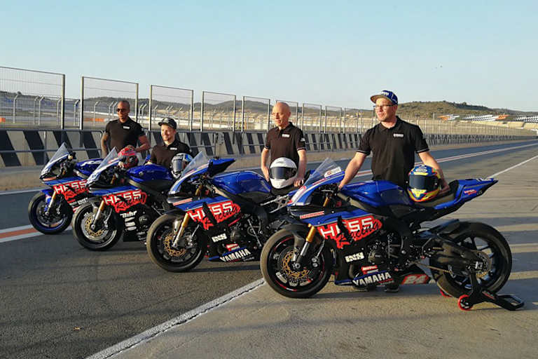 Muff (re.) und seine Teamkollegen