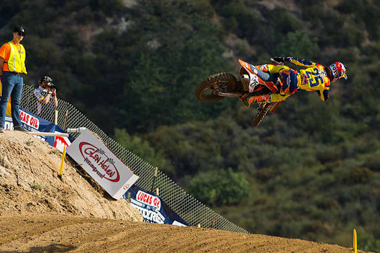 Musquin fliegt über die Hügel von San Bernardino