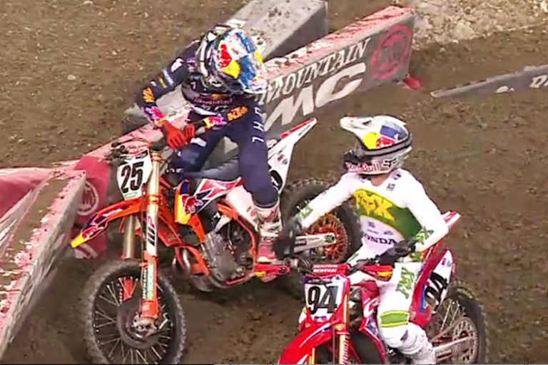 Marvin Musquin (#25) und Ken Roczen (#94) nach dem Zieleinlauf in Seattle
