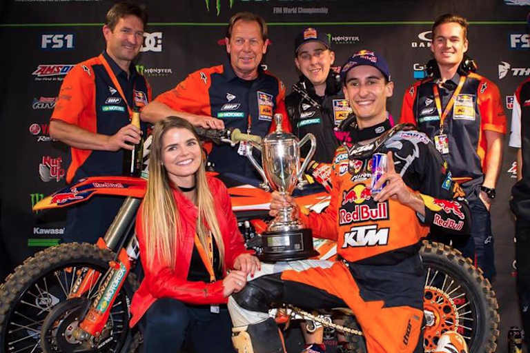 Das KTM Factory Team um Marvin Musquin und Roger De Coster