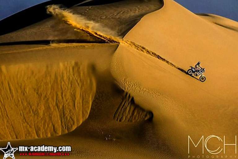 Sandkasten für große Jungs und Mädels: Die Dünen außerhalb von Dubai City 