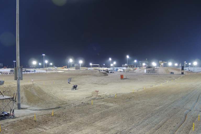 Das Motocross-Areal in Losail in der Nacht