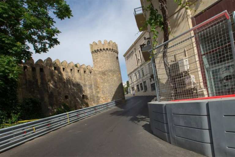 Die super-enge Passage entlang der alten Stadtmauer