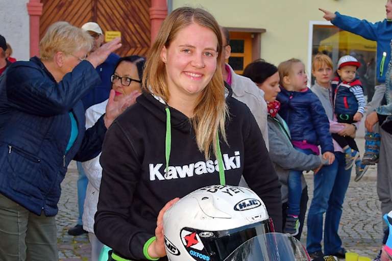 Nadieh Schoots zur Fahrerpräsentation auf dem Frohburger Markt