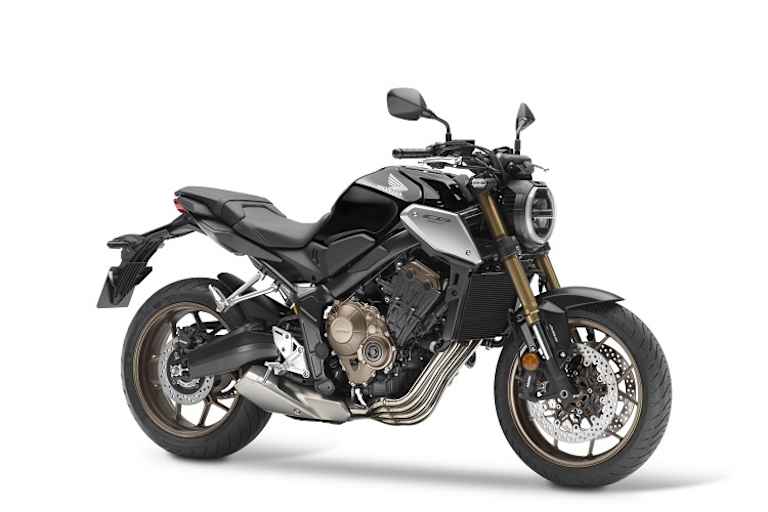 Mittelklasse? 95 PS und 202 kg sind Eckdaten, die früher zu einem Superbike gehörten. 