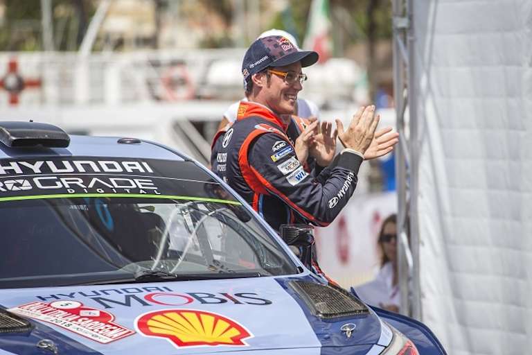 Thierry Neuville freute sich über seinen Sieg in Italien