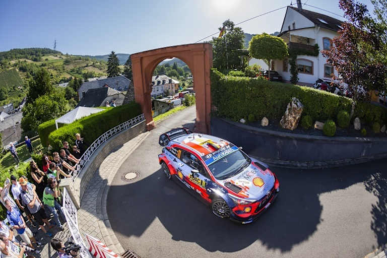 Thierry Neuville jagt Tänak
