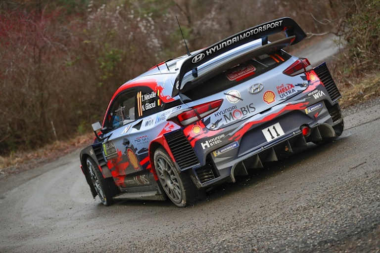 Thierry Neuville zur Pause Zweiter
