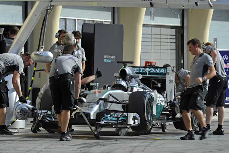 Daumen hoch: Es läuft gut bei den Silberpfeilen