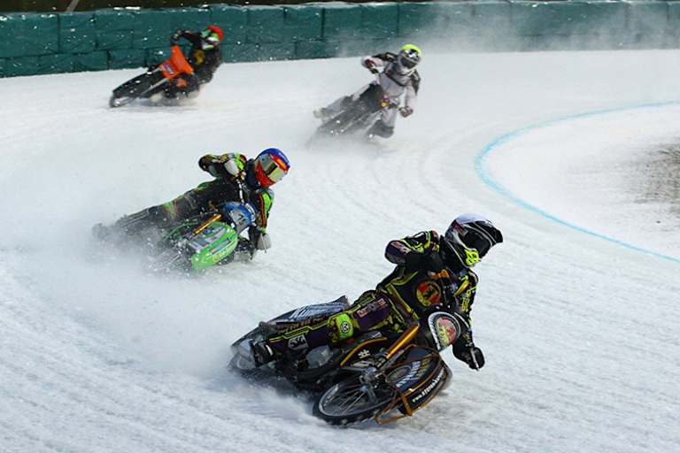 Max Niedermaier vor Hans Weber