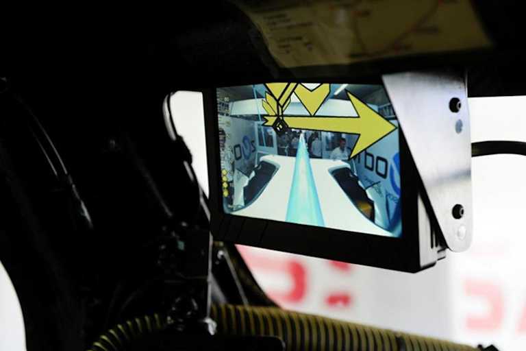 Stattdessen mit Bildschirm im Innenraum