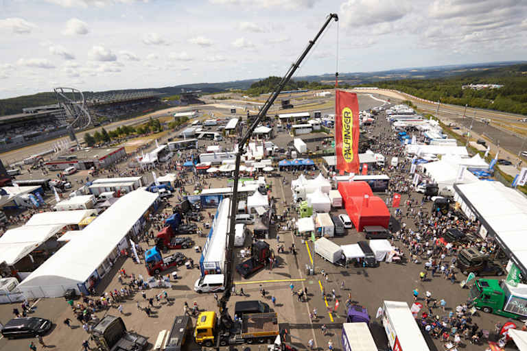 Viel los im Fahrerlager