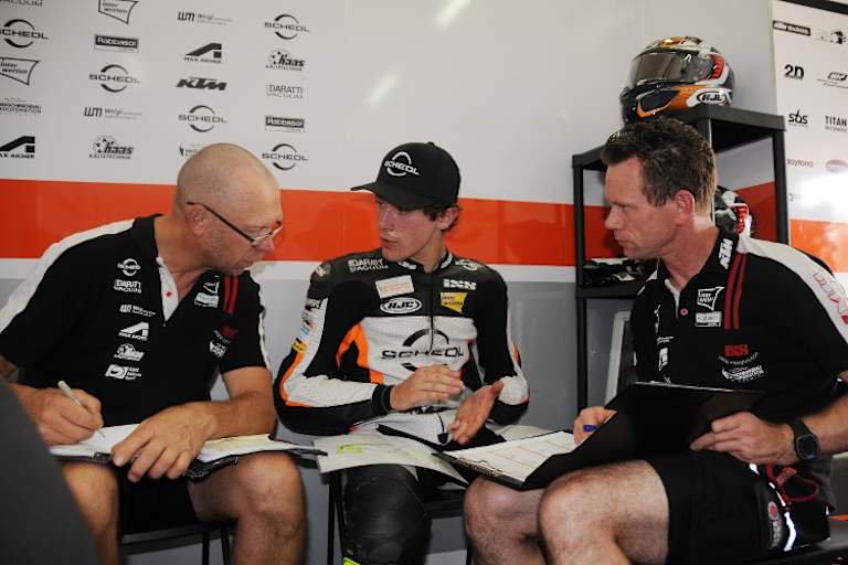 Chefmechaniker Stefan Kirsch, Philipp Öttl und Vater Peter