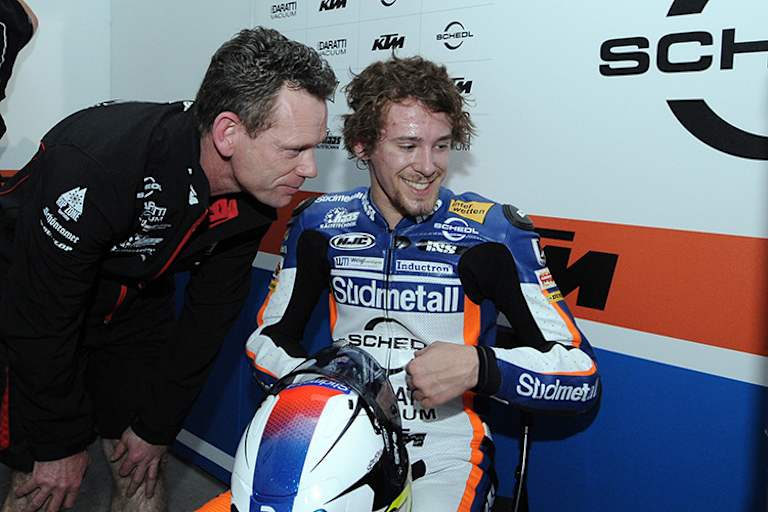 Peter und Philipp Öttl in der Box des Teams Südmetall Schedl GP Racing