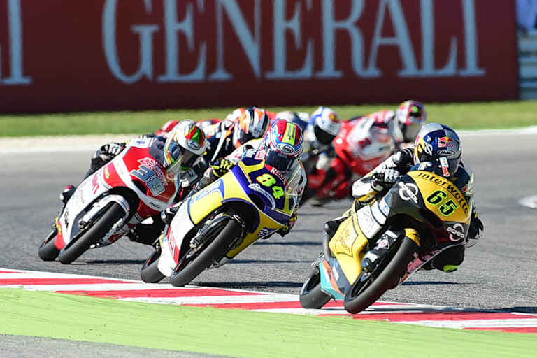 Phillip Öttl (65) in Misano vor Jakub Kornfeil (84) und Hafiq Azmi (38)